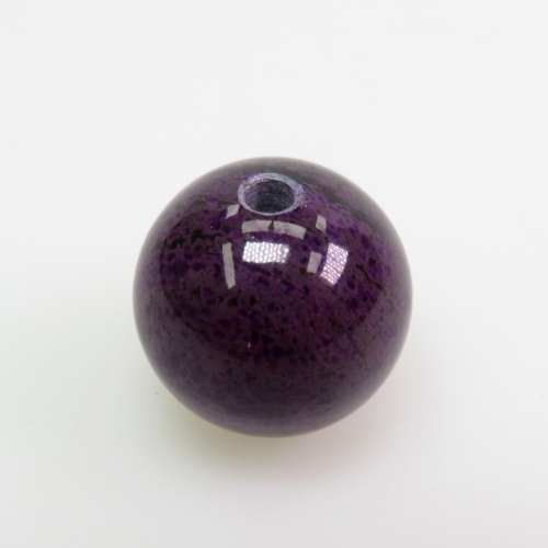 Sugilith Kugel gebohrt (3 mm Bohrung)